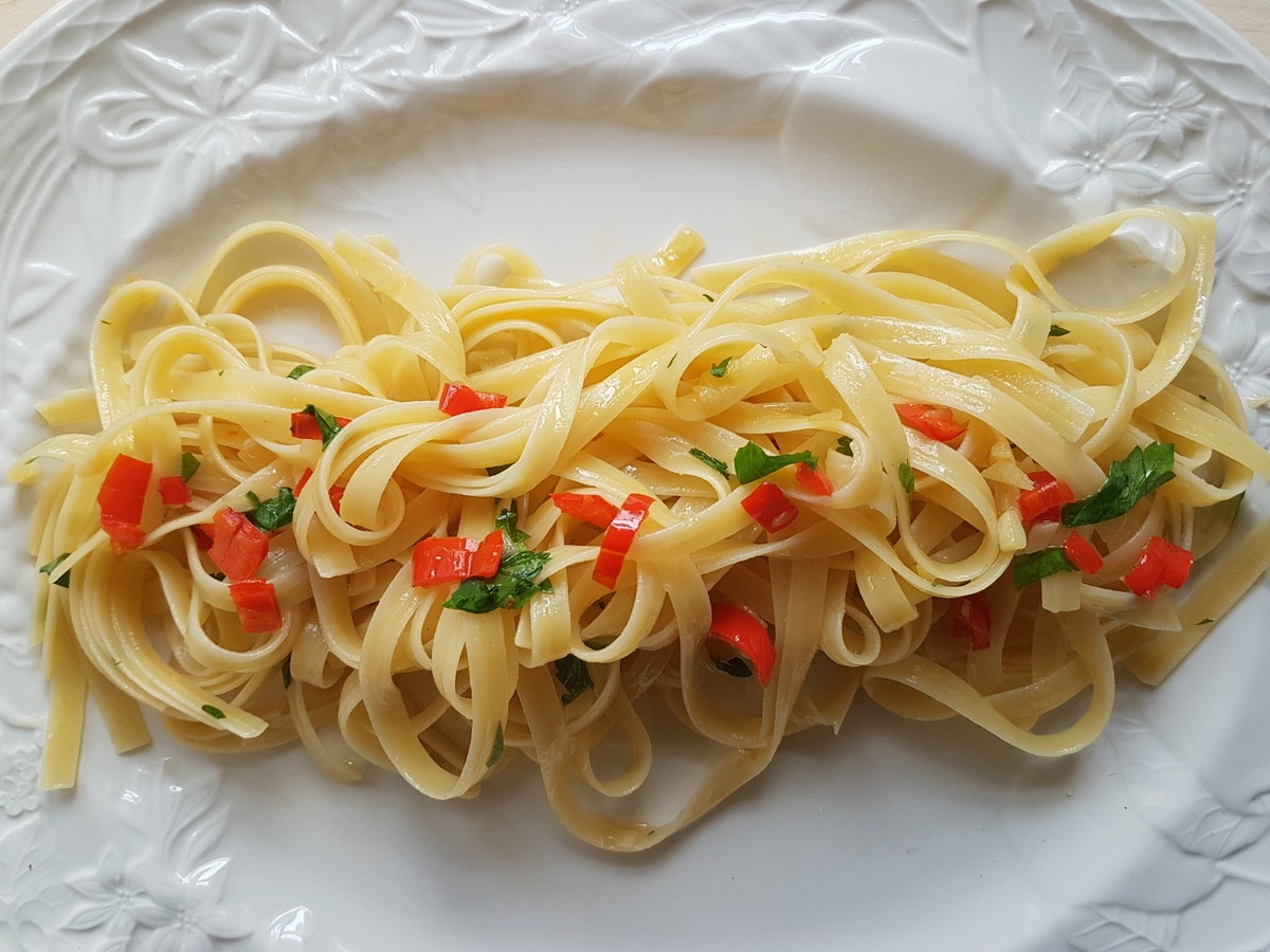 Vegan pasta aglio olio e peperoncino.