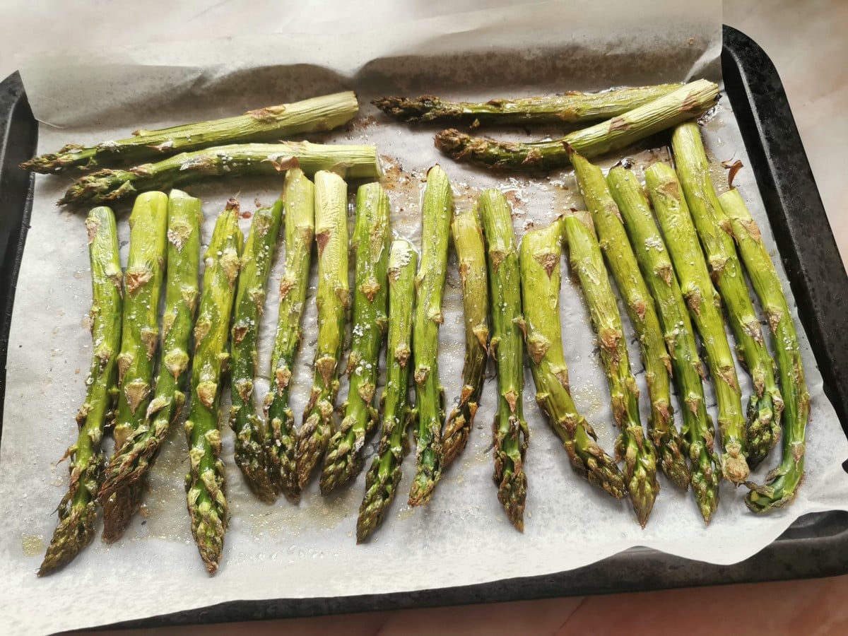 Oven baked asparagus ready on oven tray.