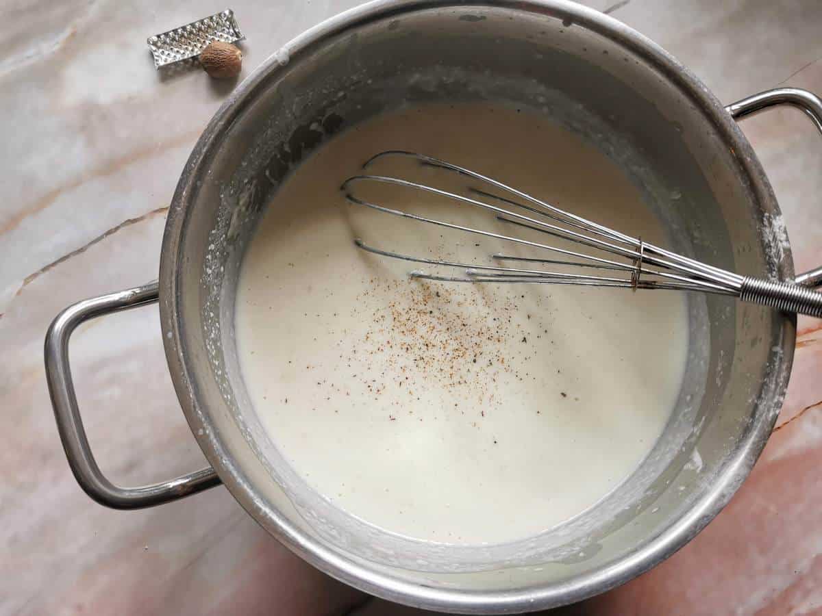 Ready béchamel with added nutmeg.