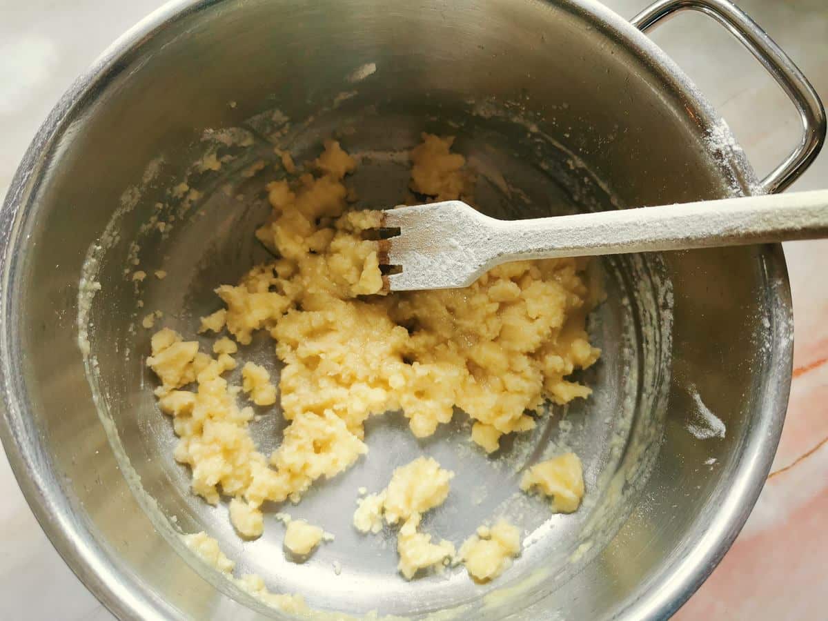 Butter and flor mixed to a paste/roux.