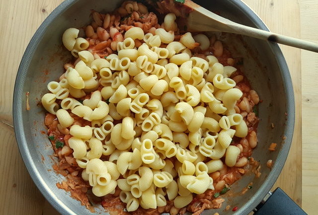 Chifferi elbow pasta with cannellini beans and tuna 