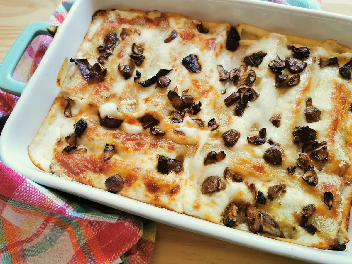 Mushroom cannelloni in a baking dish.
