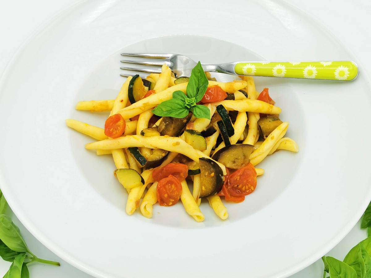 Fileja Tropeana in a bowl.