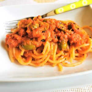 Olive and tuna spaghetti all'Ascolana.