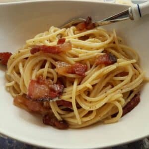 Pasta alla Gricia in a bowl.