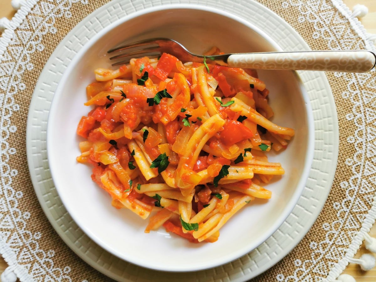 Pasta alla peperonata in a bowl.