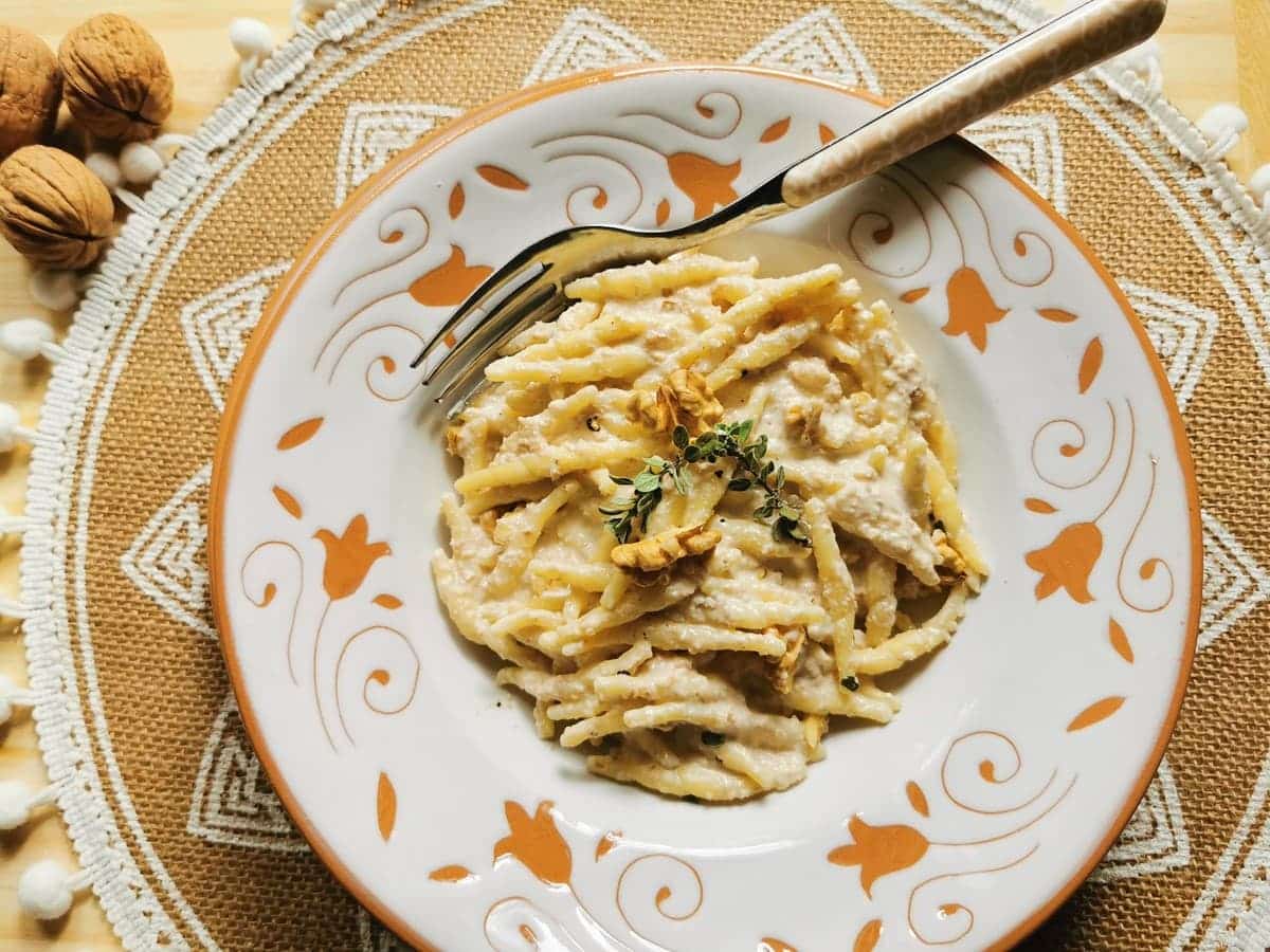 Walnut sauce pasta recipe from Liguria.